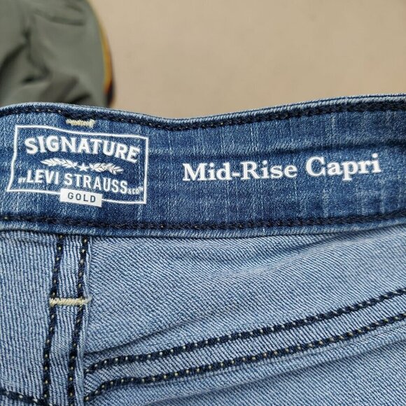 Levi Strauss & Co. Signature Mid-Rise Capri Jeans 29 Medium Denim Blue Cotton Po - Picture 3 of 5